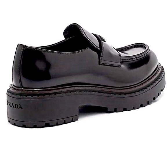 PRADA - Picture 8 of 16